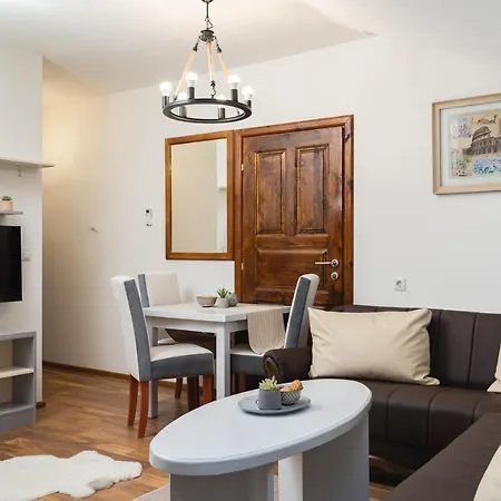 Aparthotel Adelaida