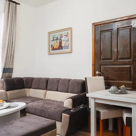 Adelaida 4*