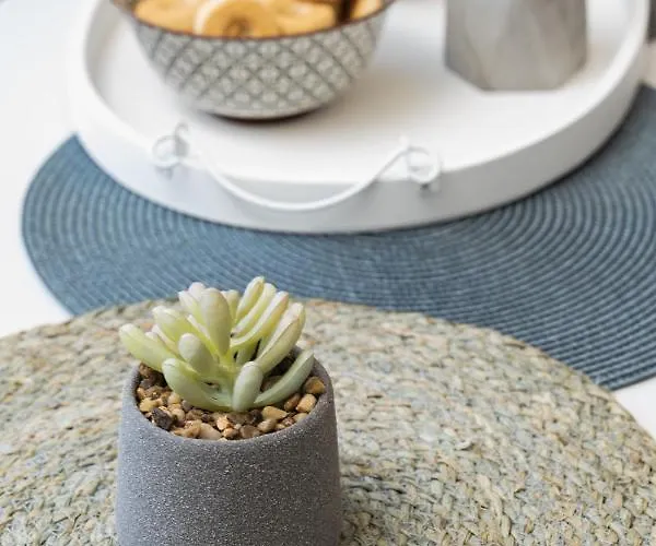 Adelaida Aparthotel 4*