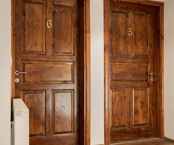 アパートホテル Adelaida 4*