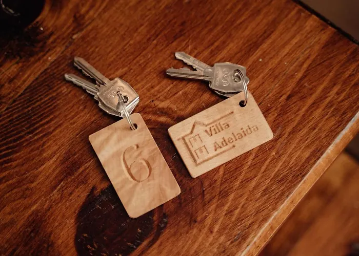 Adelaida アパートホテル